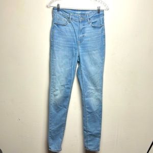 Old Navy extra high rise rockstar super skinny jeans. size 2-6 light wash